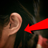 5 причин шишки за ухом на кости у взрослого.